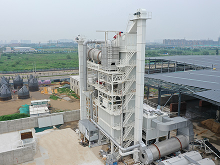 Завод перерабатывающего старого асфальта